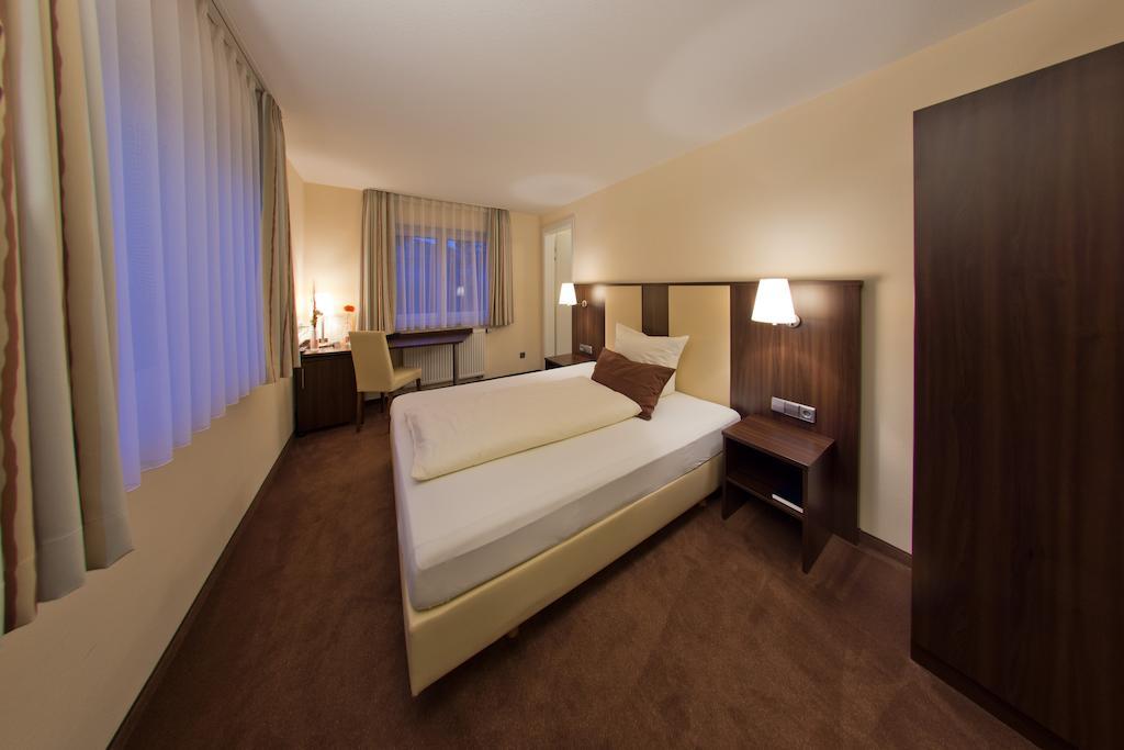 Hotel - Restaurant Sonneneck Dornstetten Quarto foto